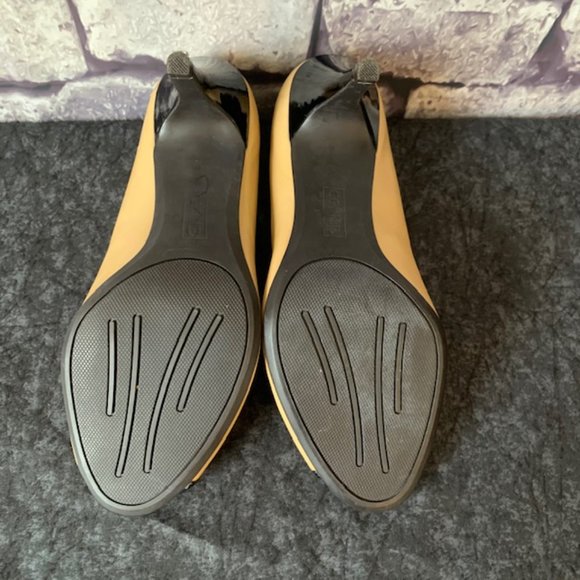 Connie Taupe W/ Black Trim & Button Heels - Picture 8 of 8